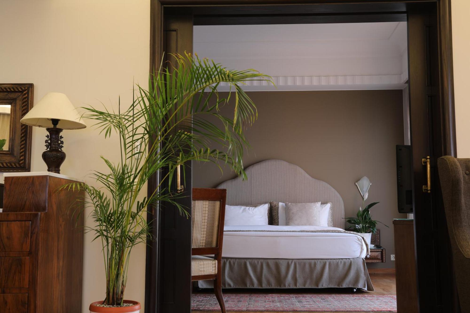 Warwick Palm Beach Hotel ベイルート エクステリア 写真