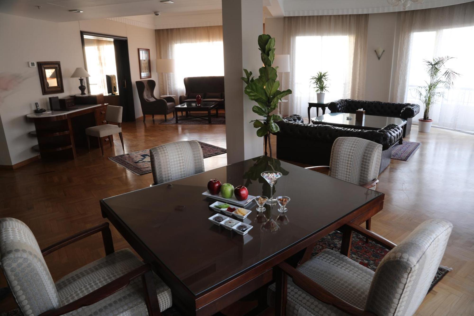 Warwick Palm Beach Hotel ベイルート エクステリア 写真